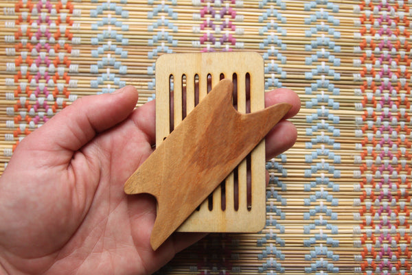 Small loom with beveled shuttle - Harvest Looms